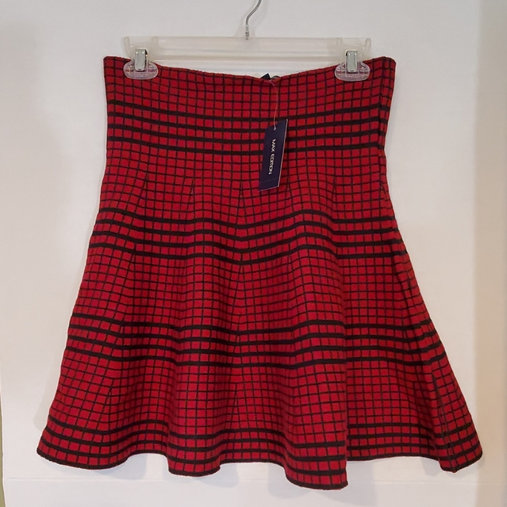 Max Edition Skirt Size M/L NWT